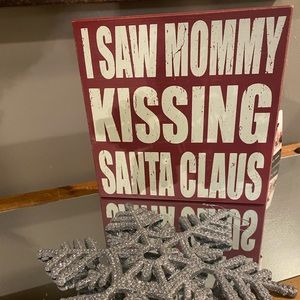 12X12 I saw mommy kissing Santa Claus sign